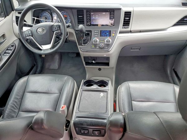 2019 TOYOTA SIENNA