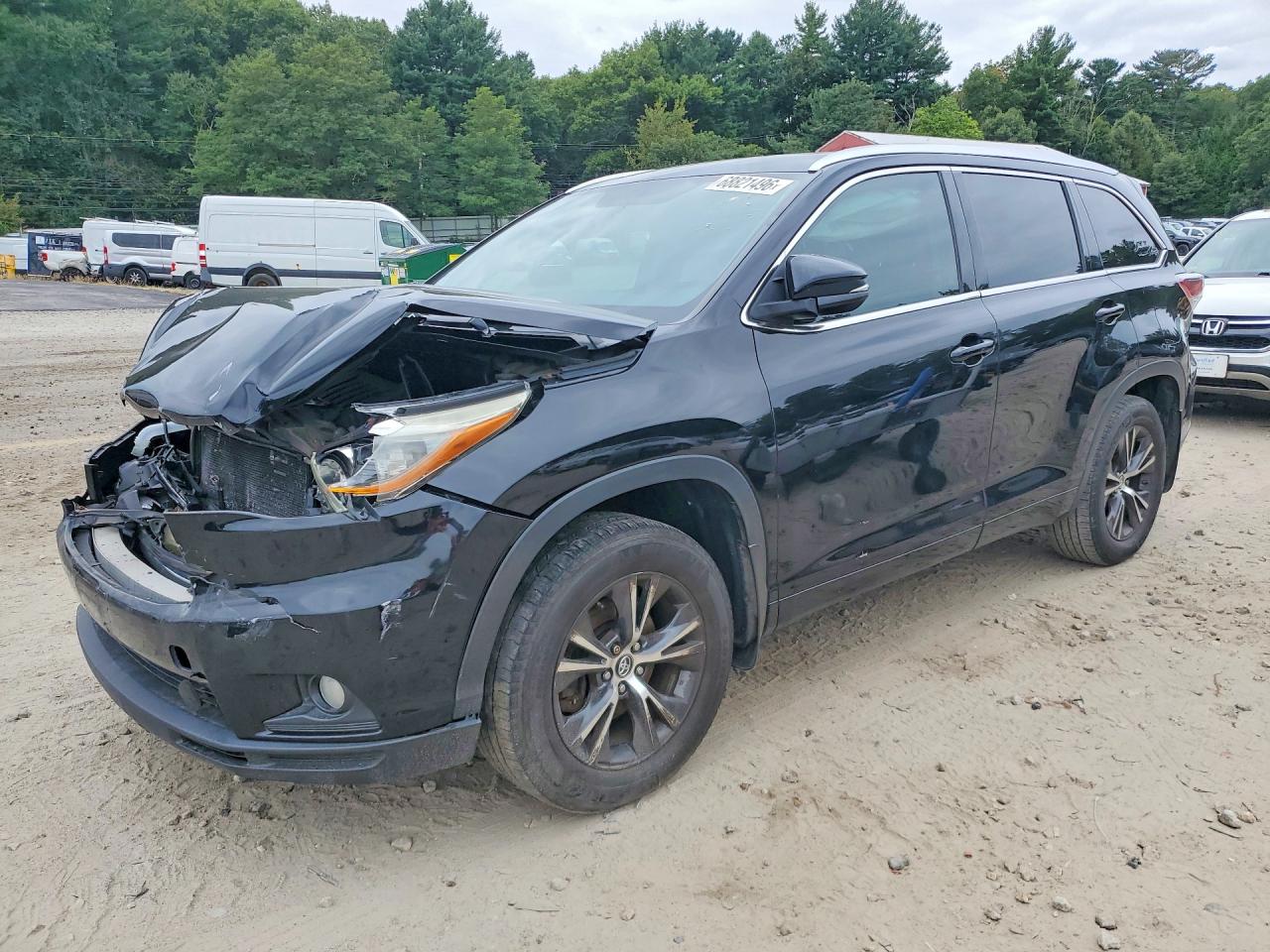 2016 TOYOTA HIGHLANDER — Front 3/4