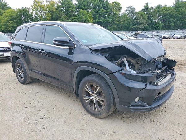 2016 TOYOTA HIGHLANDER — Passenger 3/4
