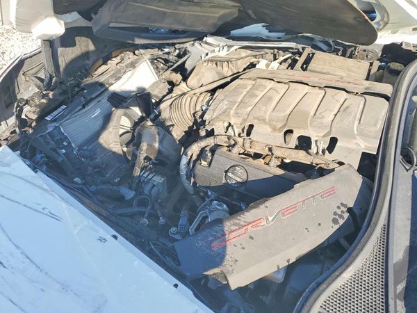 2015 CHEVROLET CORVETTE Stingray 3LT — Engine bay