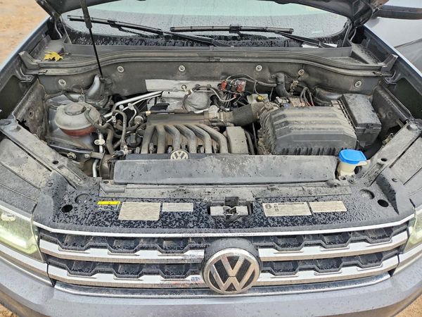 2019 VOLKSWAGEN ATLAS — Engine bay