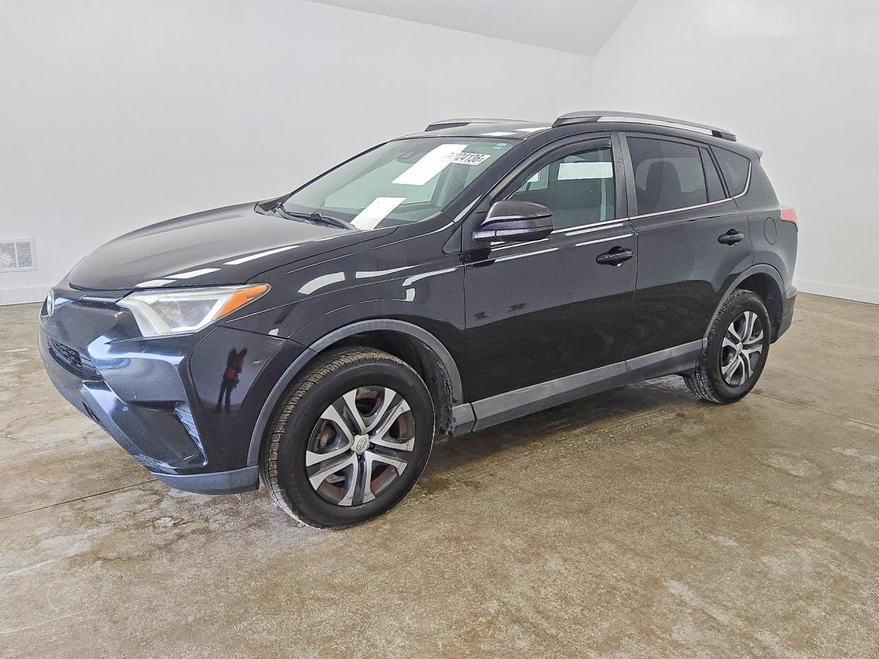 2018 TOYOTA RAV4 LE — Front 3/4