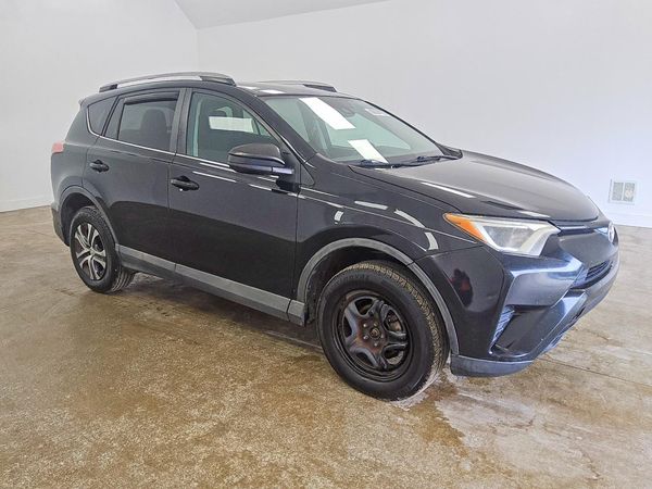 2018 TOYOTA RAV4 LE — Passenger 3/4