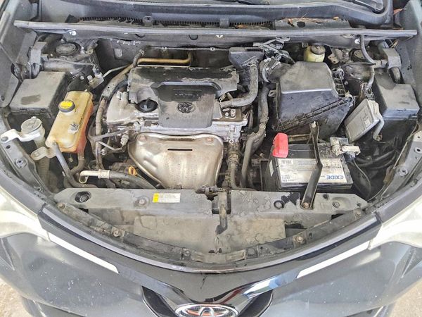 2018 TOYOTA RAV4 LE — Engine bay