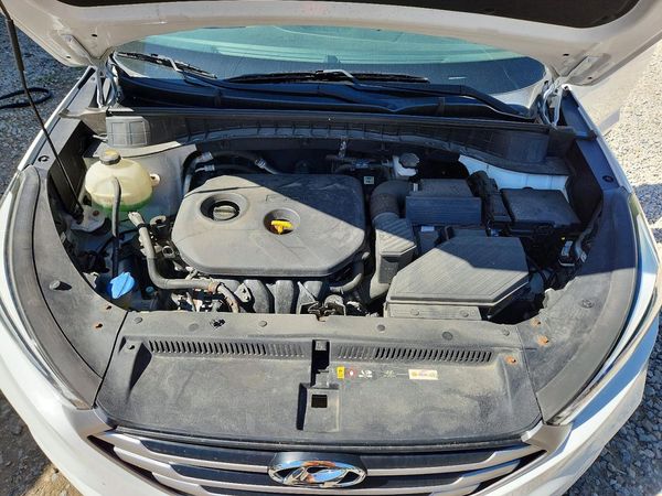 2017 HYUNDAI TUCSON — Engine bay