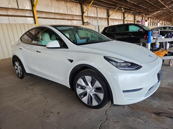 2020 TESLA MODEL Y — Passenger 3/4