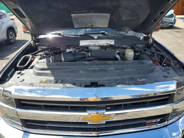 2018 CHEVROLET SILVERADO LTZ — Engine bay