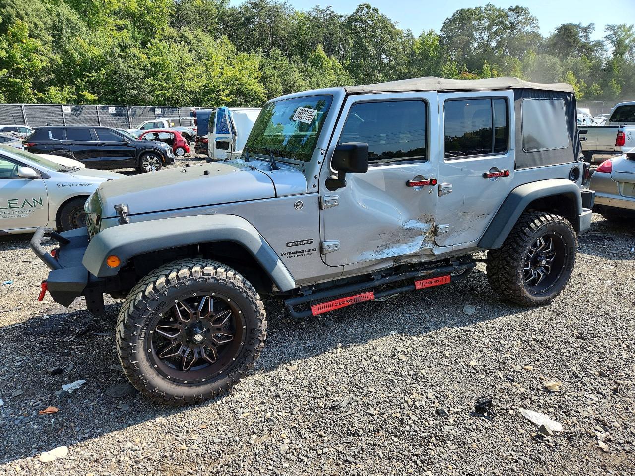 2015 JEEP WRANGLER UNLIMITED — Front 3/4