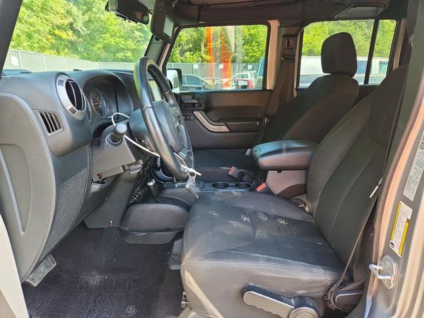 2015 JEEP WRANGLER UNLIMITED — DENT