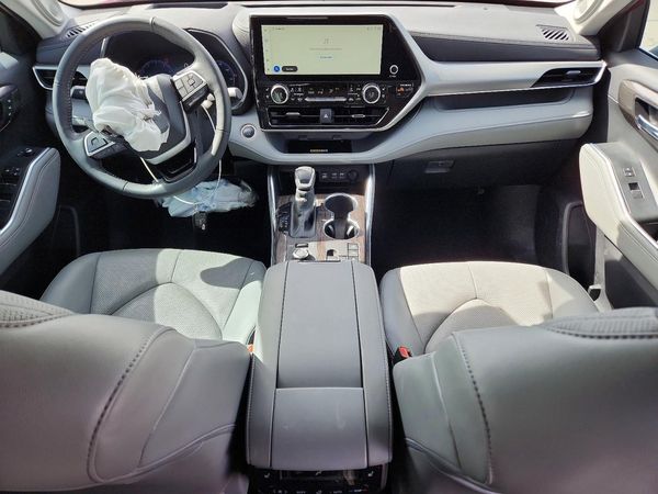 2024 TOYOTA HIGHLANDER