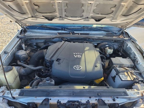 2013 TOYOTA TACOMA Delux — Engine bay