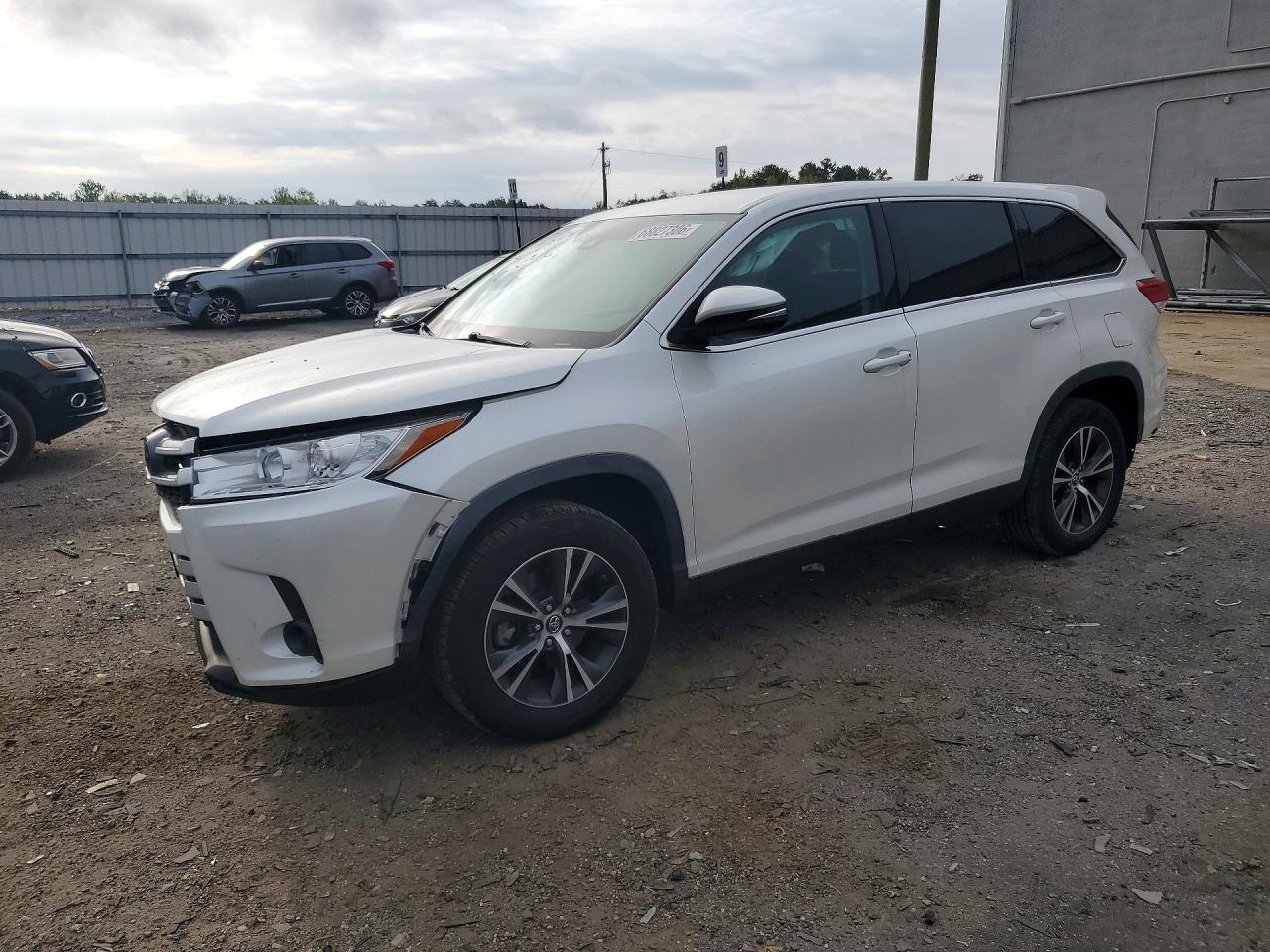 2019 TOYOTA HIGHLANDER — Front 3/4