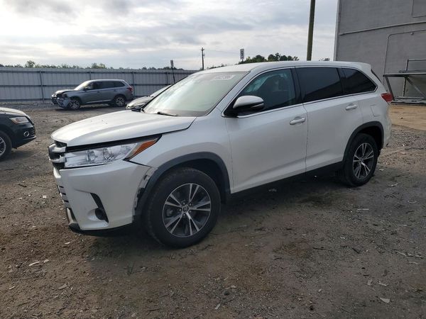 2019 TOYOTA HIGHLANDER — Front 3/4