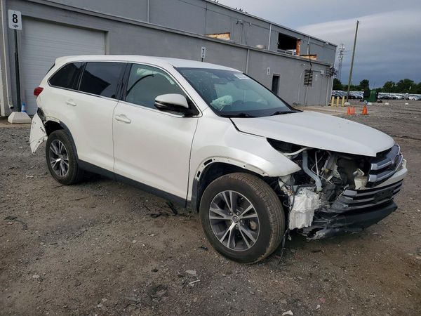 2019 TOYOTA HIGHLANDER — Passenger 3/4