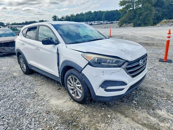 2016 HYUNDAI TUCSON SE — Passenger 3/4