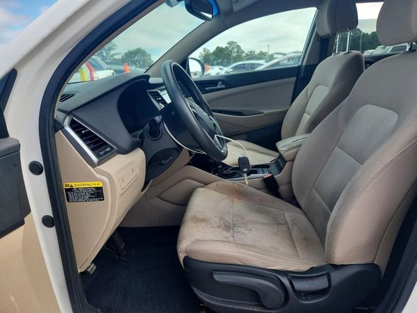 2016 HYUNDAI TUCSON SE — DENT