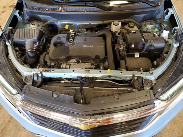 2022 CHEVROLET EQUINOX LT (1LT) — Engine bay
