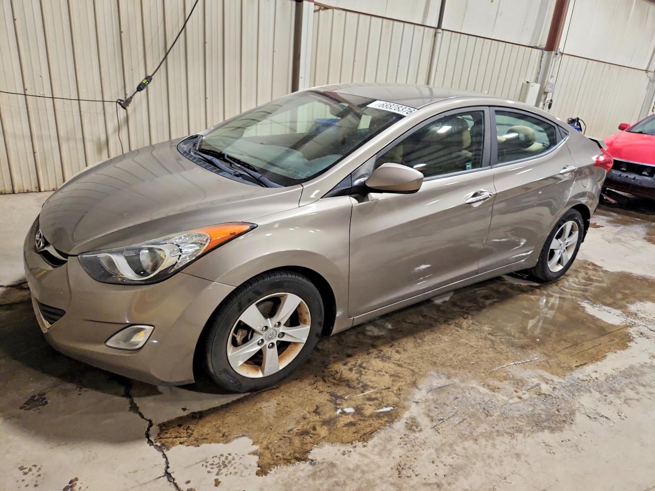2013 HYUNDAI ELANTRA — Front 3/4