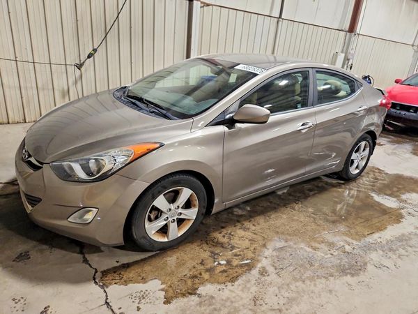 2013 HYUNDAI ELANTRA — DSFA — Front 3/4