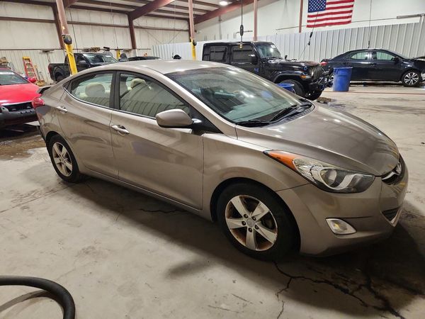2013 HYUNDAI ELANTRA — Passenger 3/4