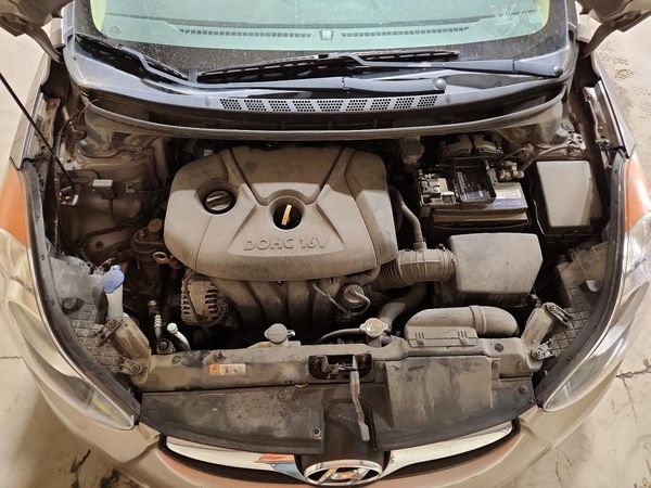 2013 HYUNDAI ELANTRA — Engine bay