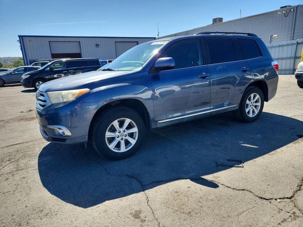2012 TOYOTA HIGHLANDER — DSFA — Front 3/4