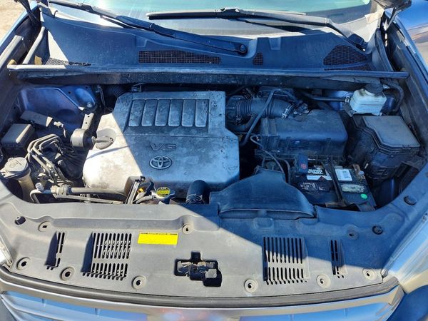 2012 TOYOTA HIGHLANDER Base/Hybrid — Engine bay