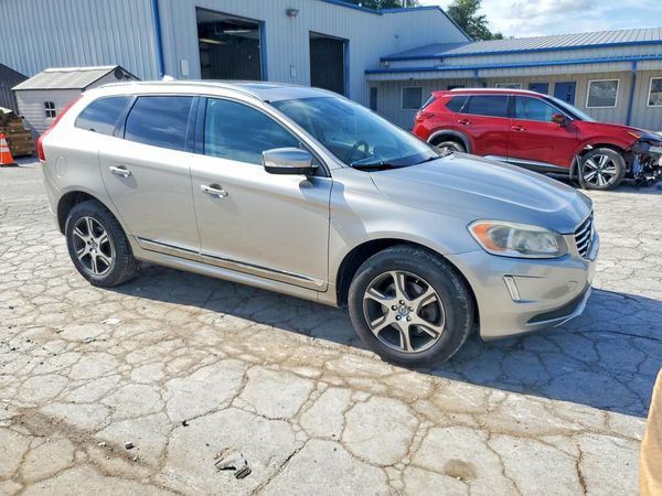 2015 VOLVO XC60 Premier (non R design) — Passenger 3/4