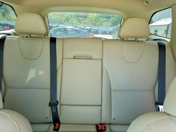 2015 VOLVO XC60 Premier (non R design) — SUVN