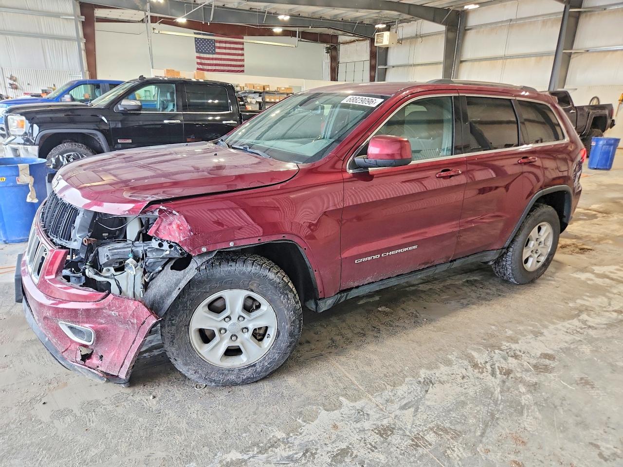 2016 JEEP GRAND CHEROKEE Laredo — Front 3/4