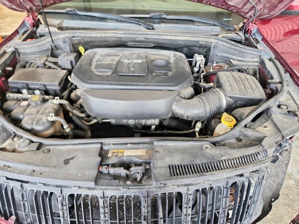 2016 JEEP GRAND CHEROKEE Laredo — Engine bay