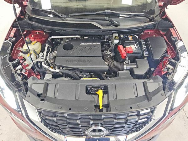 2023 NISSAN ROGUE SV — Engine bay
