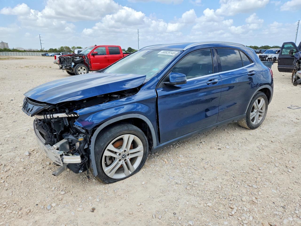2020 MERCEDES-BENZ GLA-CLASS GLA250 — Front 3/4