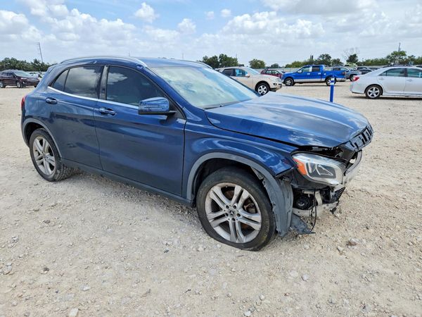 2020 MERCEDES-BENZ GLA-CLASS GLA250 — Passenger 3/4