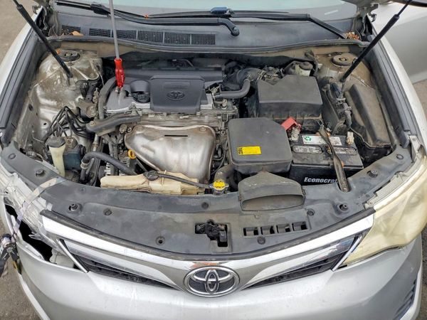 2012 TOYOTA CAMRY — Engine bay