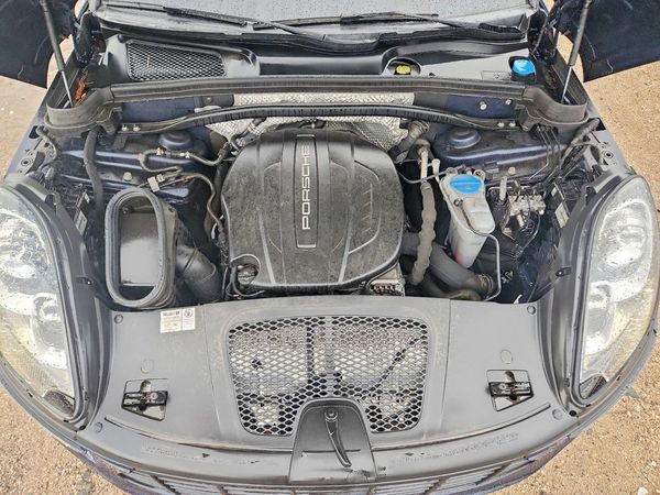 2018 PORSCHE MACAN — Engine bay