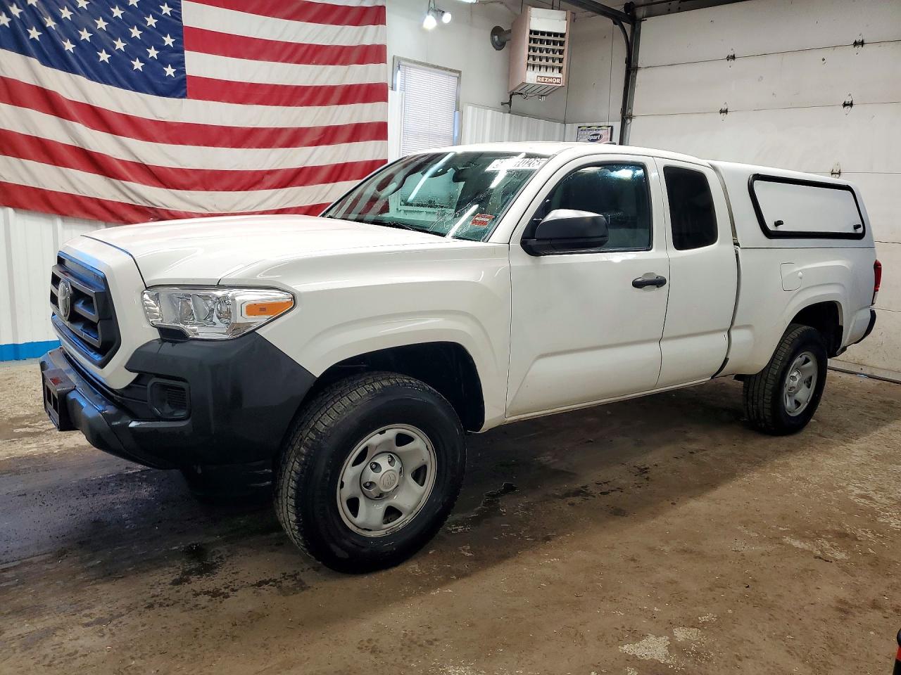 2023 TOYOTA TACOMA SR5 — Front 3/4