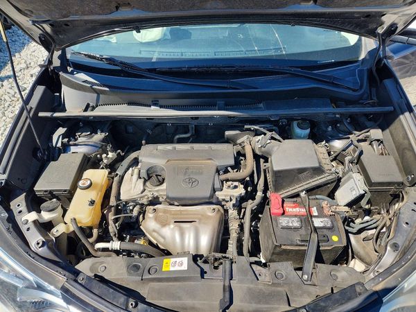 2017 TOYOTA RAV4 Ltd/Platinum — Engine bay