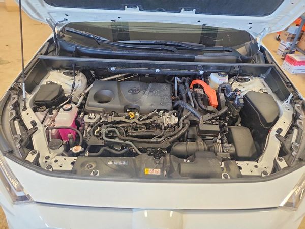 2025 TOYOTA RAV4 LE — Engine bay