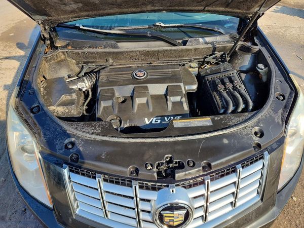 2015 CADILLAC SRX — Engine bay