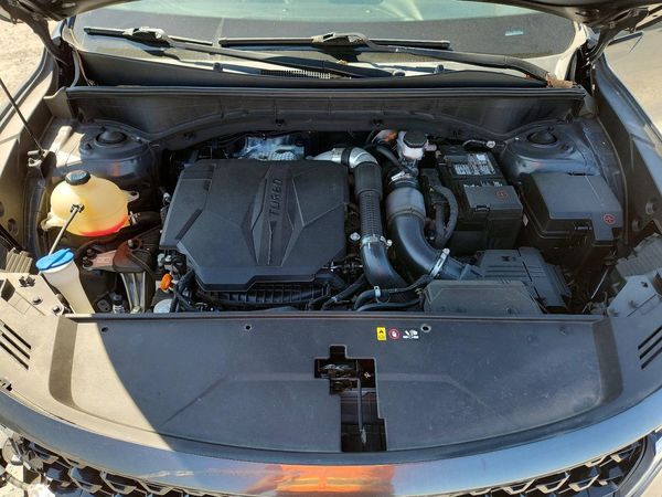 2021 KIA SORENTO — Engine bay