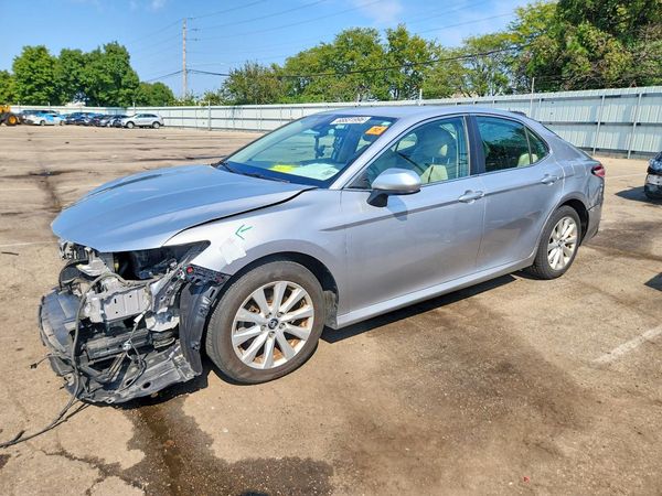 2020 TOYOTA CAMRY — Front 3/4