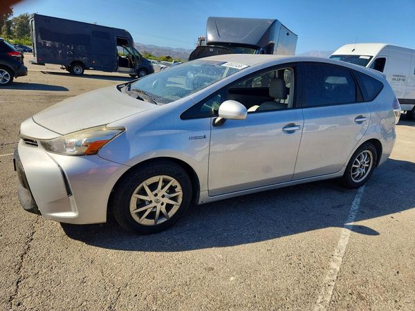 2015 TOYOTA PRIUS — Front 3/4