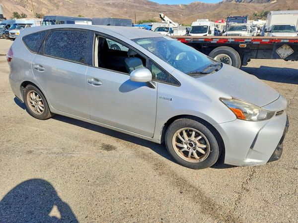 2015 TOYOTA PRIUS — Passenger 3/4