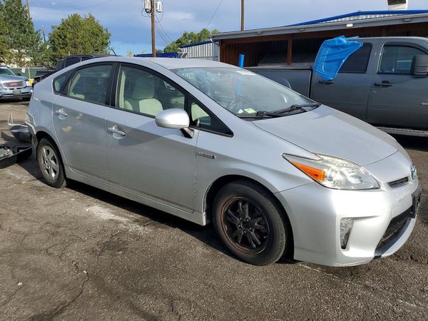 2015 TOYOTA PRIUS
