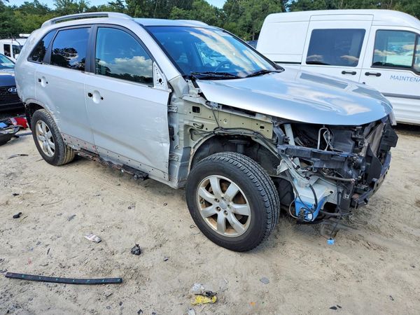 2013 KIA SORENTO Base / LX