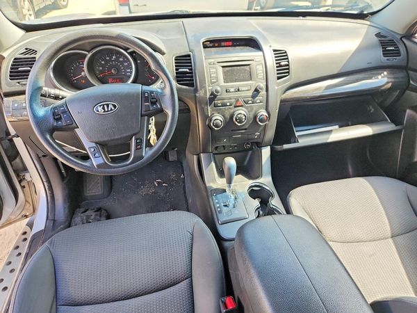 2013 KIA SORENTO Base / LX