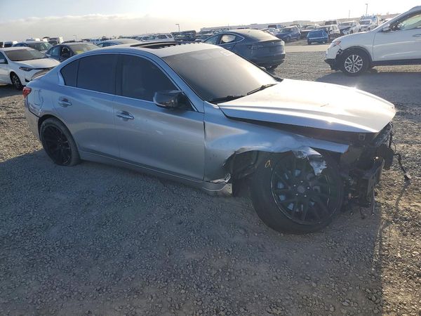2015 INFINITI Q50 — Passenger 3/4