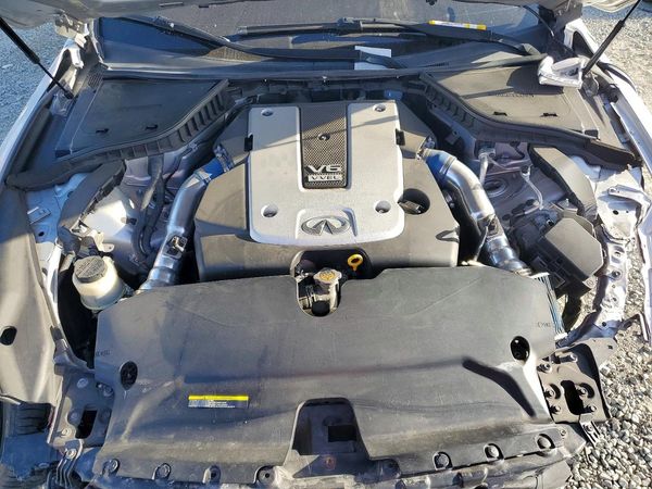 2015 INFINITI Q50 — Engine bay