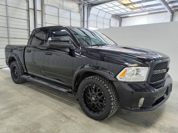 2014 RAM 1500 Longhorn — Passenger 3/4